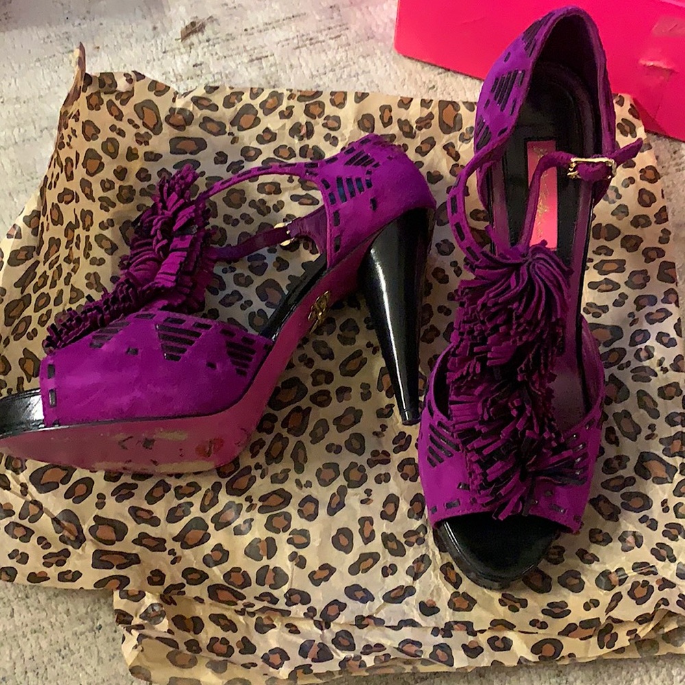 Betsy Johnson T strap fringe purple pump